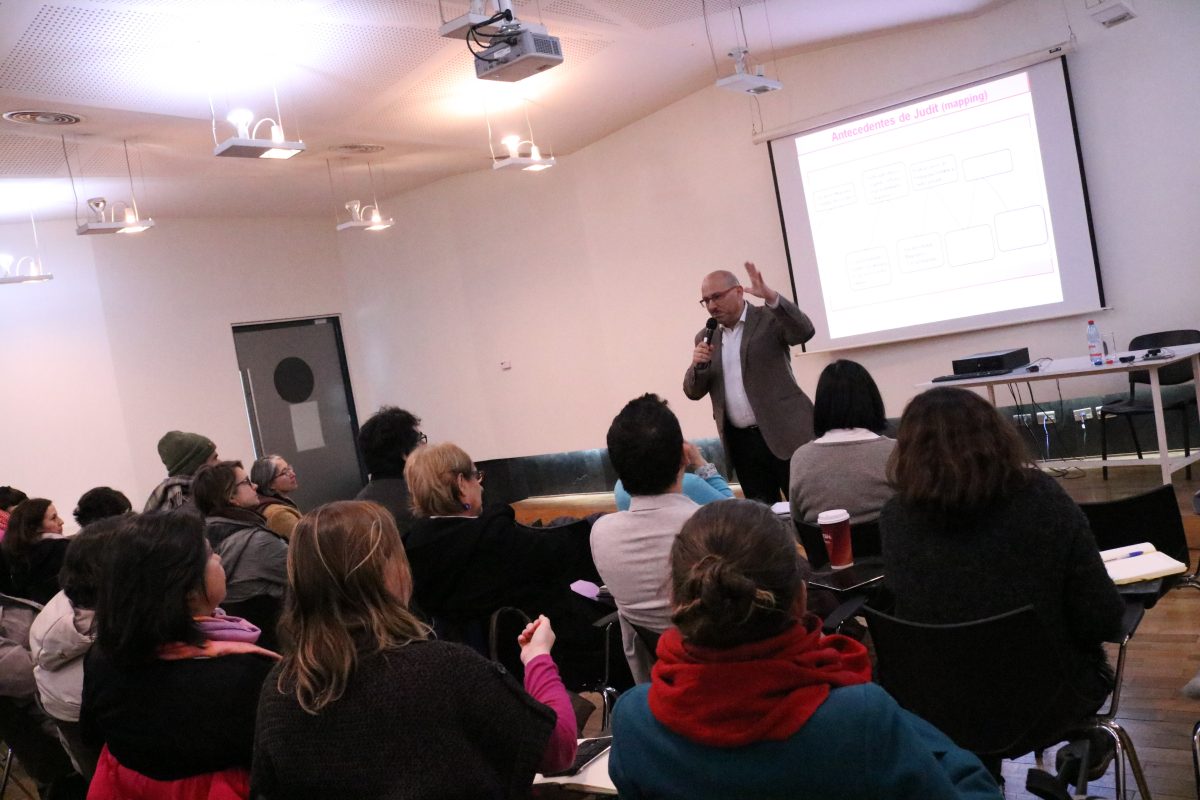 Dr. Carles Monereo realizó conferencia sobre construcción de la identidad  docente – Facultad de Educación UDP