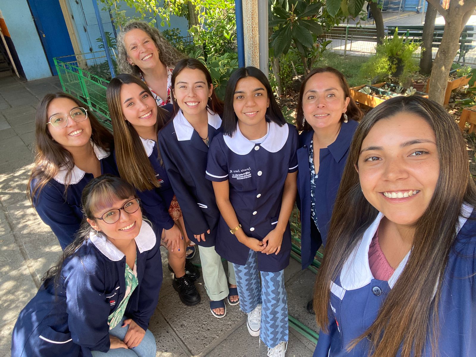 Estudiantes de último año de Pedagogía en Educación General Básica UDP ...